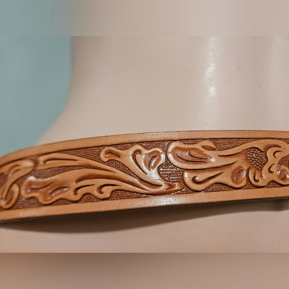 Vintage Looper Tooled Leather Western Belt Brown Engraved Buckle Size 34 Unisex.
